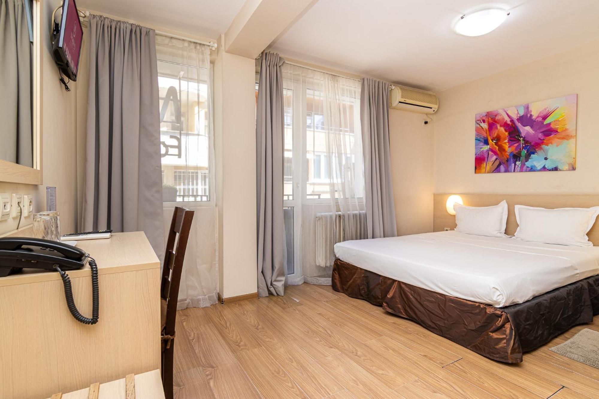 Family Hotel Madrid Sofia Exterior photo