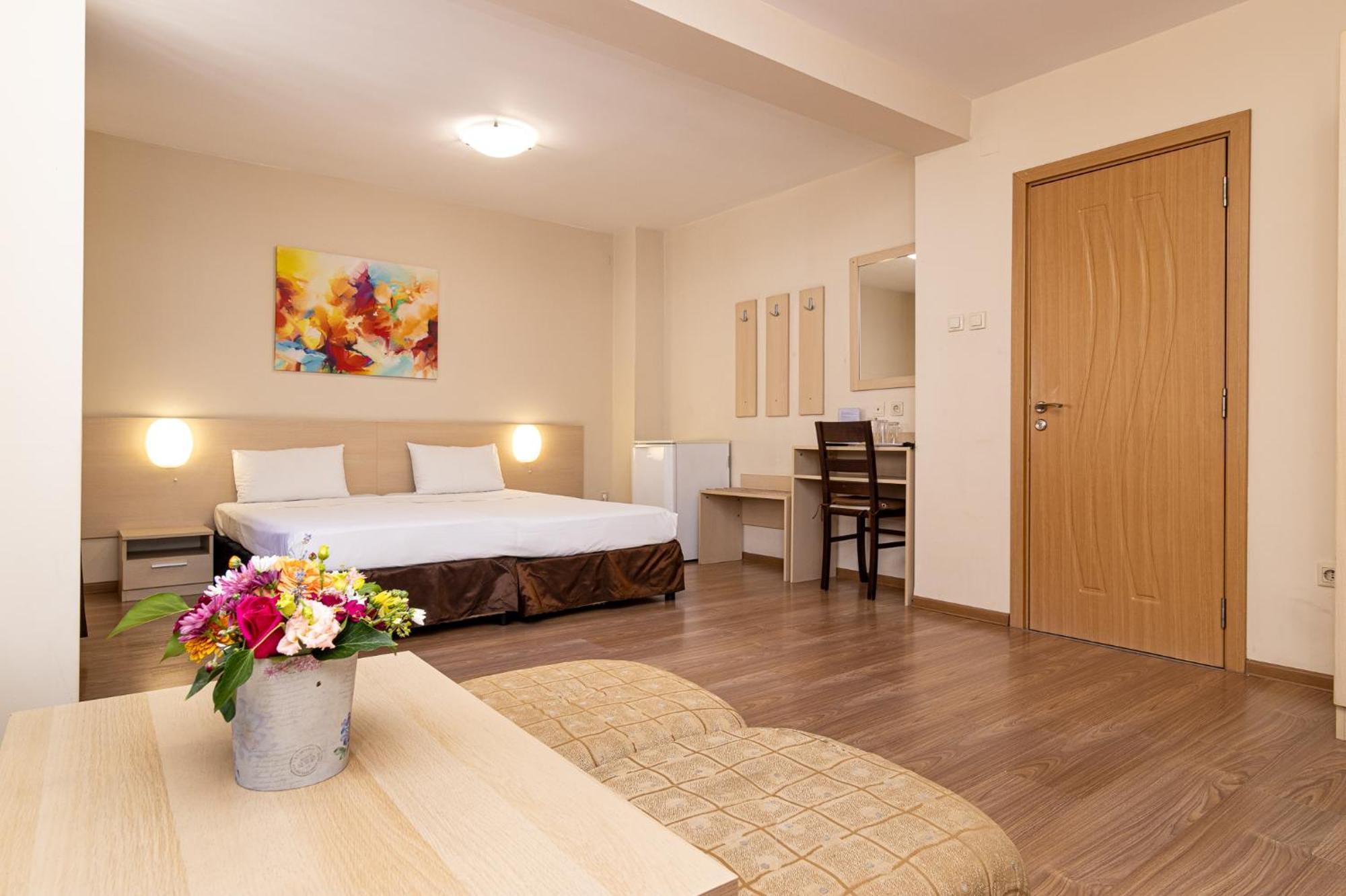 Family Hotel Madrid Sofia Exterior photo