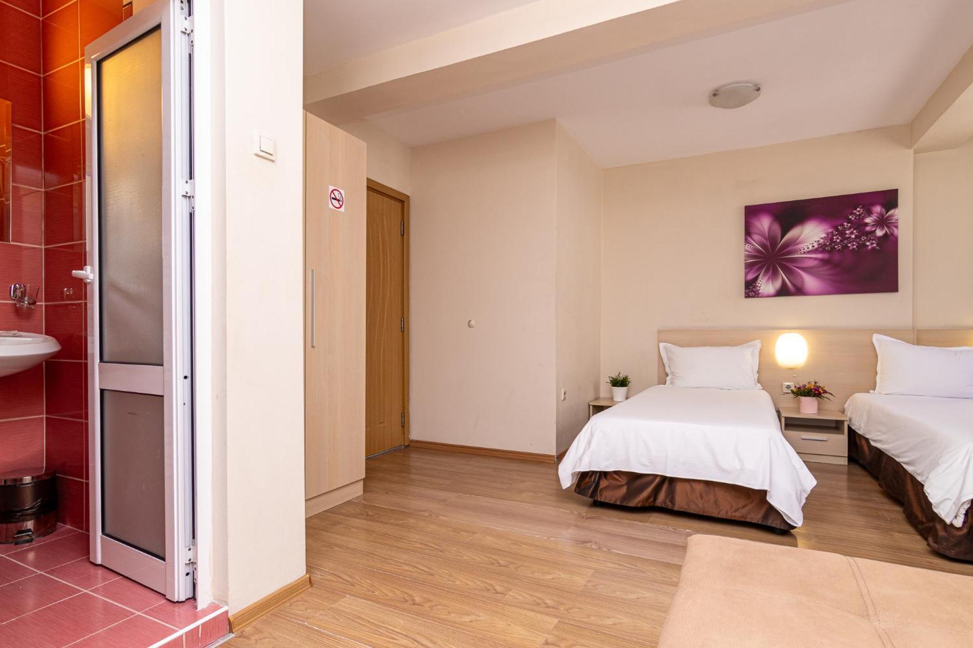 Family Hotel Madrid Sofia Exterior photo