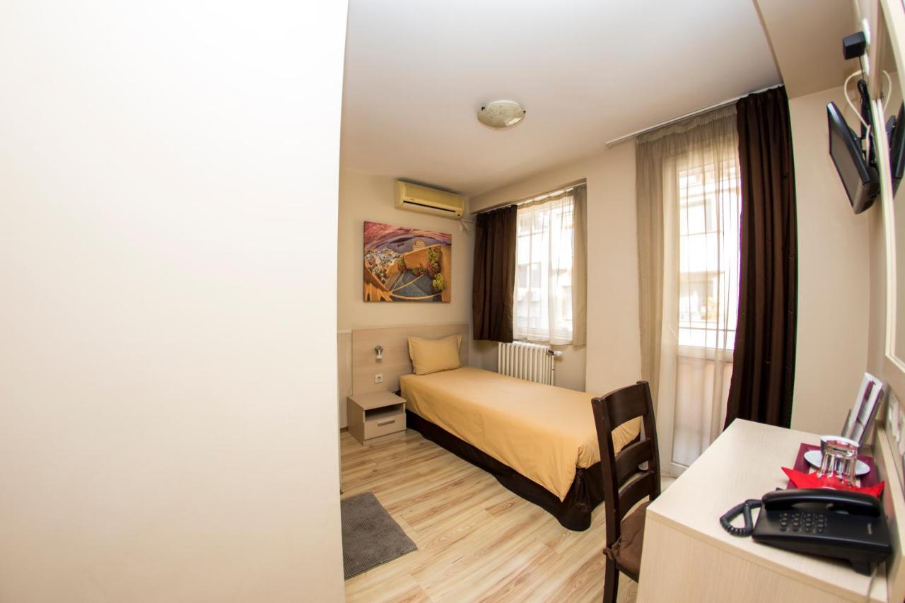 Family Hotel Madrid Sofia Exterior photo