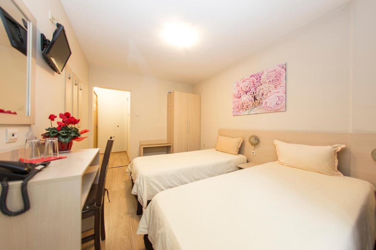 Family Hotel Madrid Sofia Exterior photo
