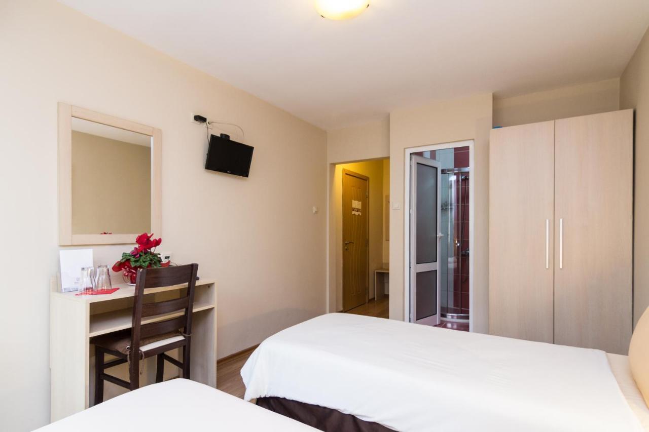 Family Hotel Madrid Sofia Exterior photo
