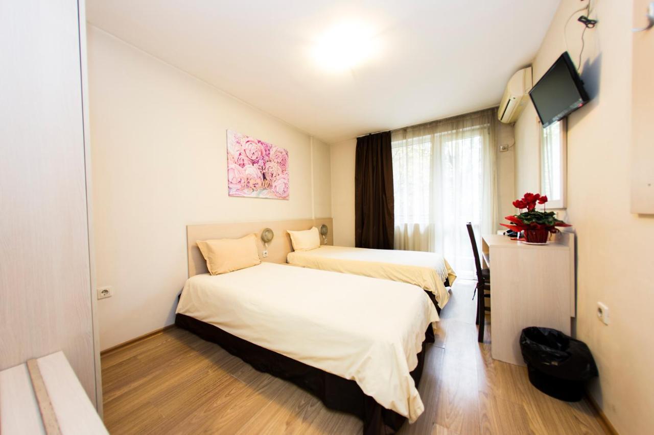 Family Hotel Madrid Sofia Exterior photo