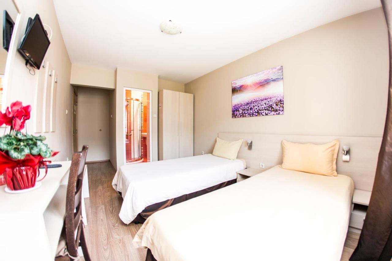 Family Hotel Madrid Sofia Exterior photo