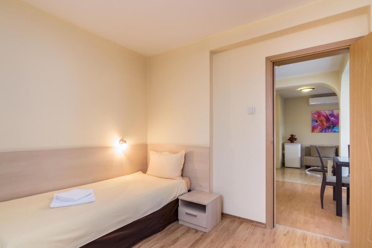 Family Hotel Madrid Sofia Exterior photo