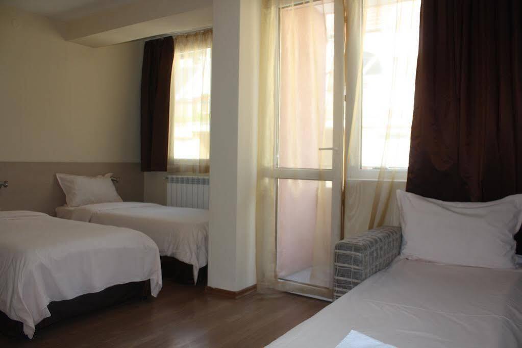 Family Hotel Madrid Sofia Exterior photo